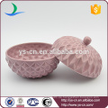 Geprägter rosa Keramikbehälter mit Deckel für Zuhause
